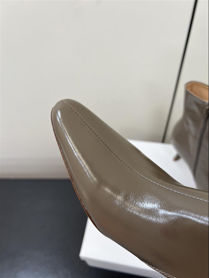 20251128174331664 390